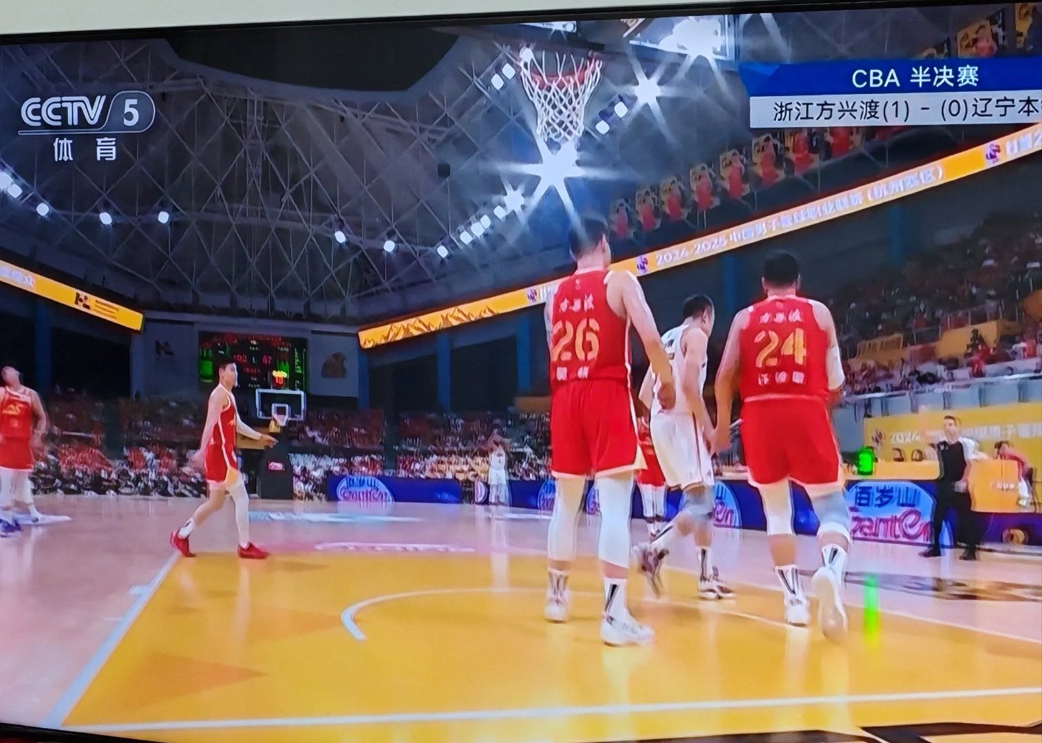 包含关键战役引发球迷热议，每场比赛牵动人心的词条